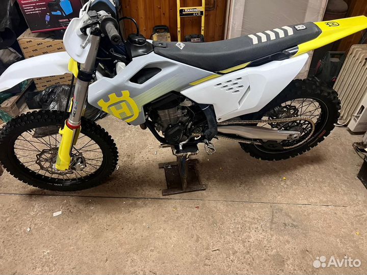 Кроссовый мотоцикл