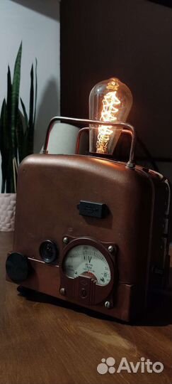 Светильник настольный