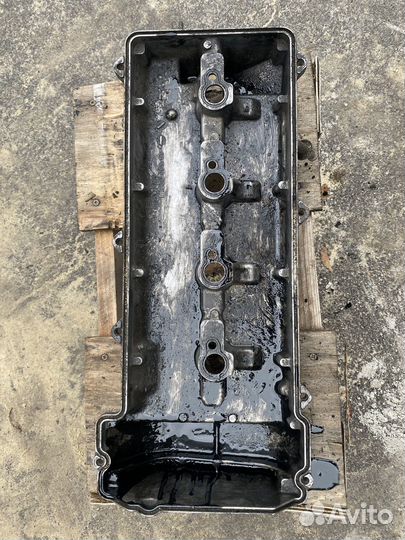 Крышка клапанная левая mercedes benz W 463