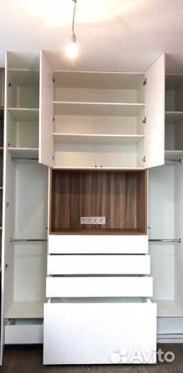 Рабочая зона у окна