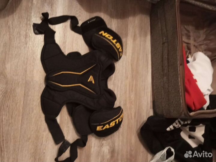 Нагрудник хоккейный Easton