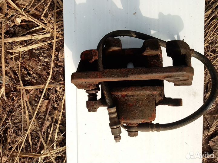 Суппорт тормозной передний mitsubishi