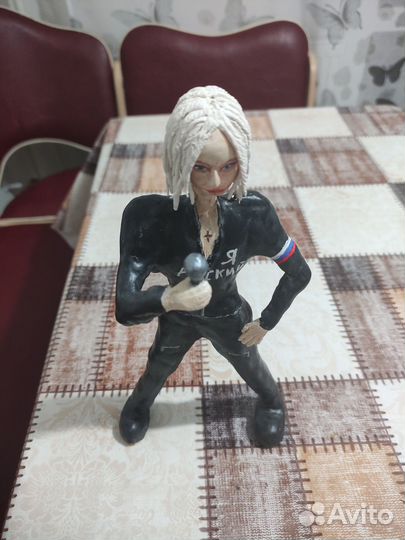 Фигурка, статуэтка 