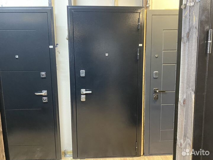 Дверь входная в квартиру