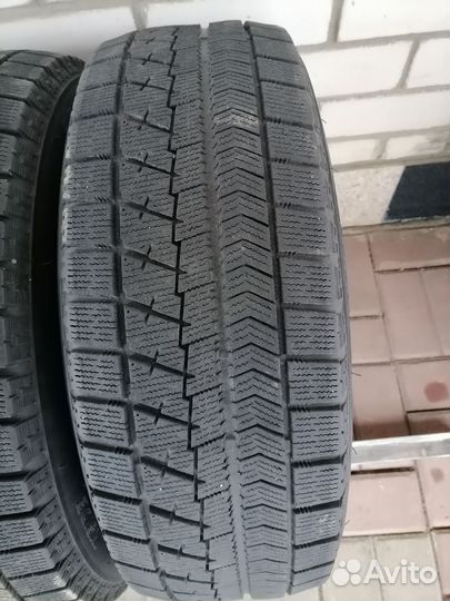 Bridgestone Blizzak VRX 215/65 R16