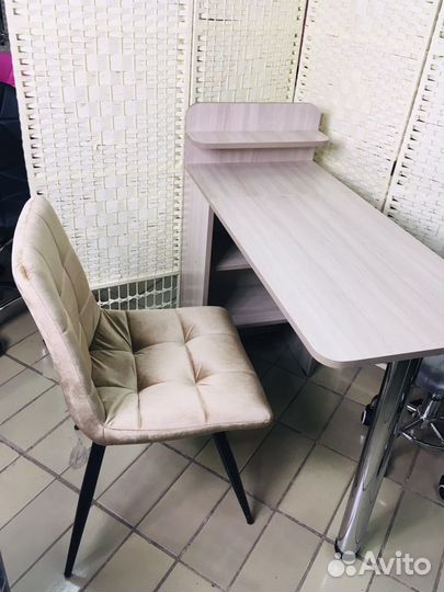 Маникюрный стол