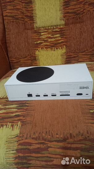 Продаю xbox серия S игровая приставка