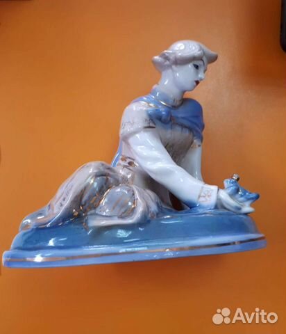 Фарфоровая статуэтка Иван царевич с лягушкой