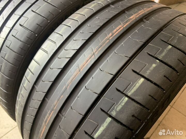 Pirelli P Zero PZ4 285/30 R22