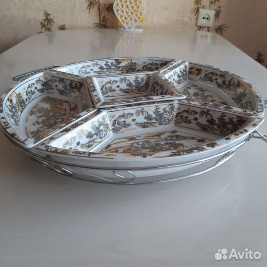 Набор салатников на подносе новый