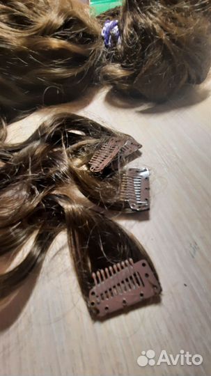 Волосы на заколках русые