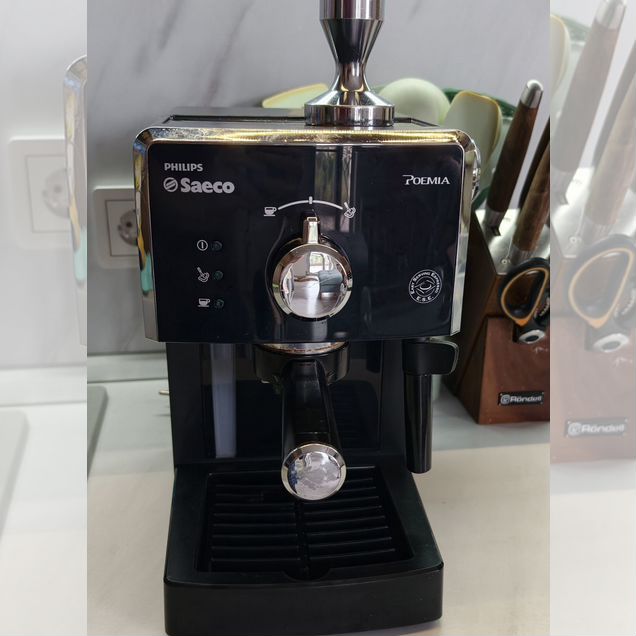 Кофеварка рожковая saeco poemia hd8323