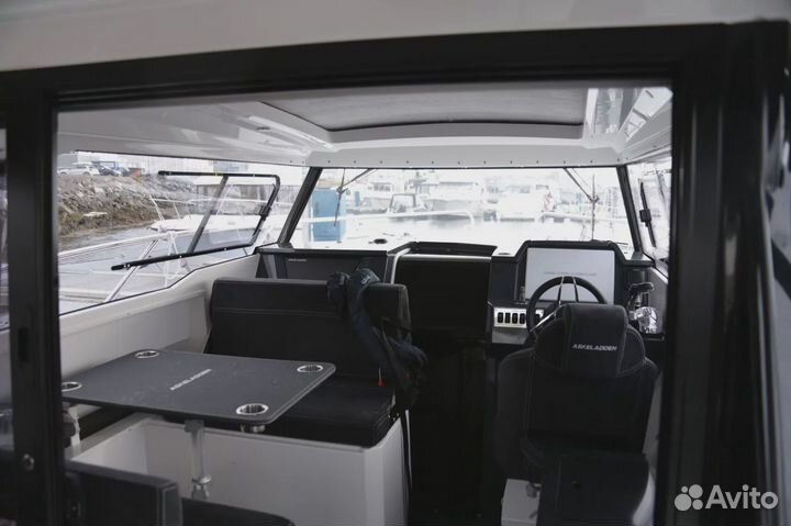 Катер с подвесным мотором Parker 790 Explorer