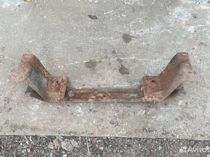 Траверса двигателя газель