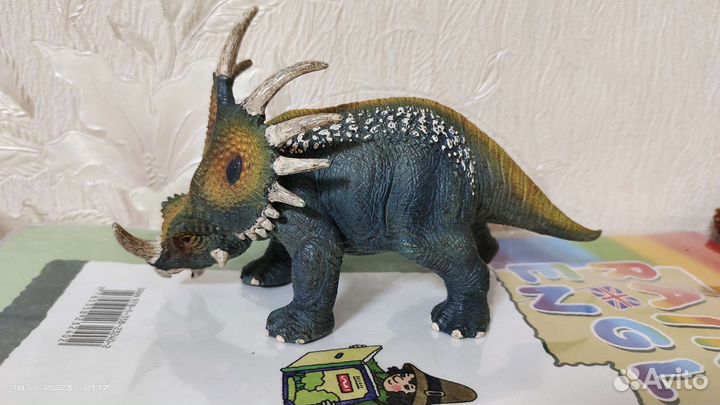 Динозавры, челюсть открывается