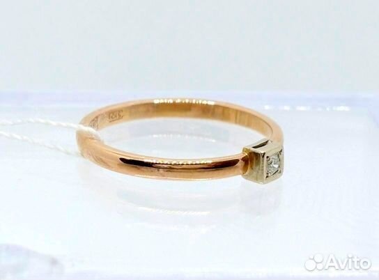 Кольцо с природным камнем Золото