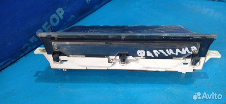 Панель приборов Mazda Familia седан FE 1986