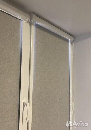 Рулонные шторы в коричневом коробе F7922