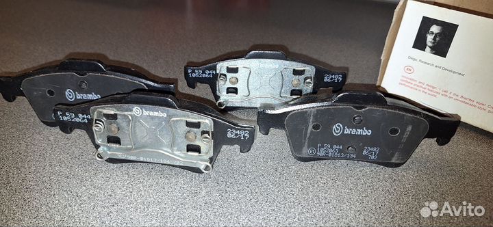 Тормозные колодки задние brembo