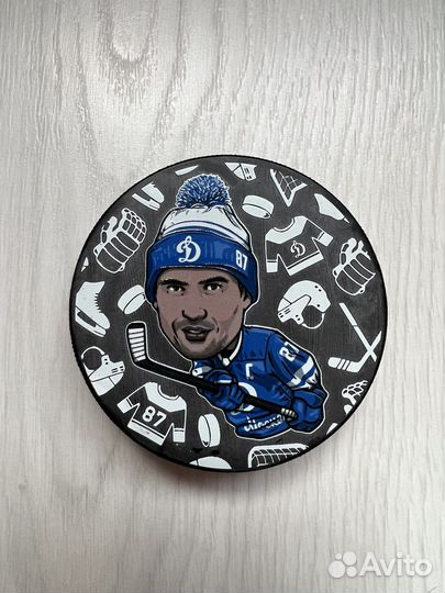 Шайбы с автографами Динамо Мск