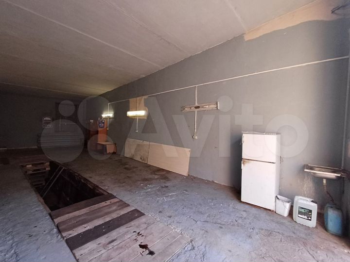 Гараж, > 30 м²