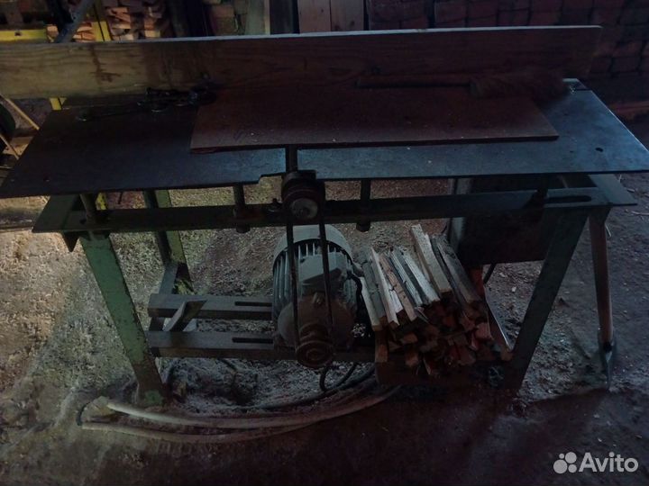 Деревообрабатывающий станок