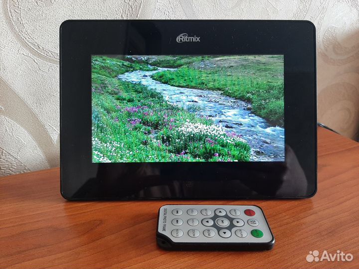 Цифровая фоторамка Ritmix RDF - 702