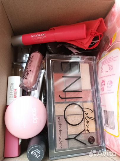 Косметика и духи пакетом