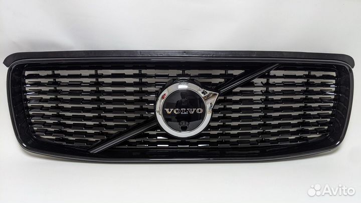 Решетка радиатора Volvo XC90 r-design черный гляне