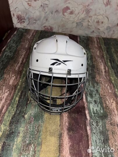 Хоккейный шлем