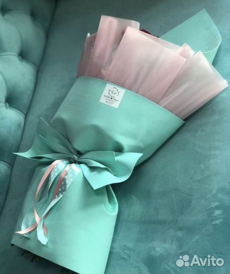 Букет 19 роз в дизайнерской упаковке