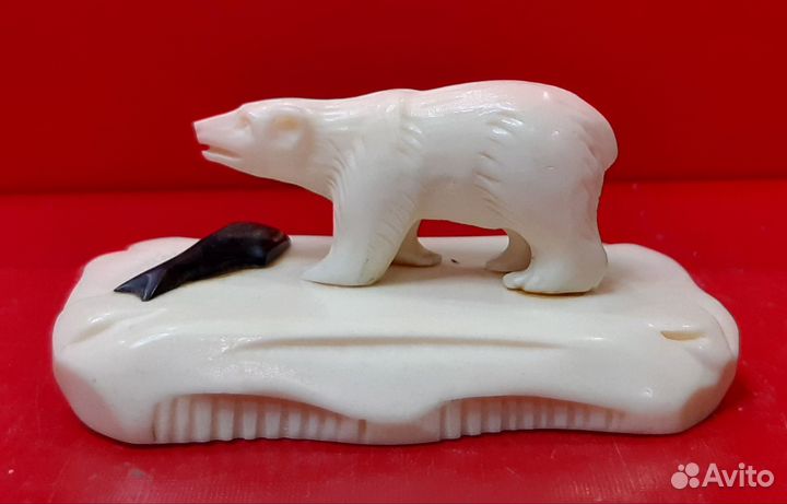 Статуэтка из кости 