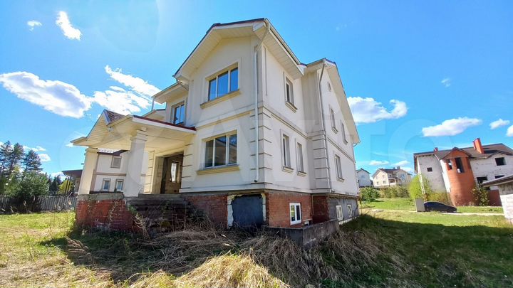 Дом 345 м² на участке 15,6 сот.