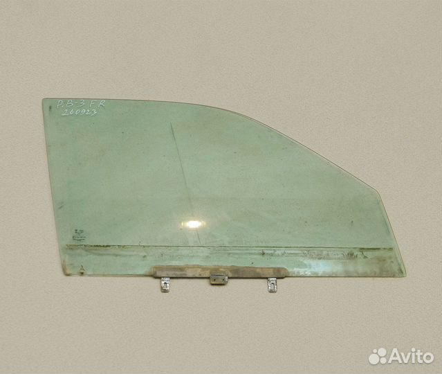 Стекло двери передней правой VW Passat B3