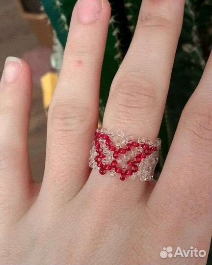 Украшения,фигурки ручная работа из бисера