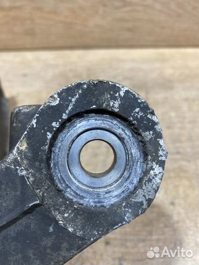 Поворотный кулак правый VW Passat B6 X11