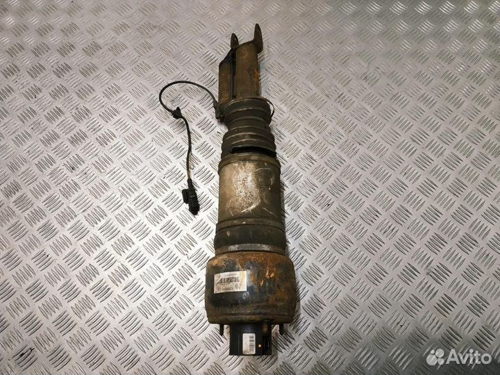 Пневмостойка передняя левая Mercedes-Benz E-Класс