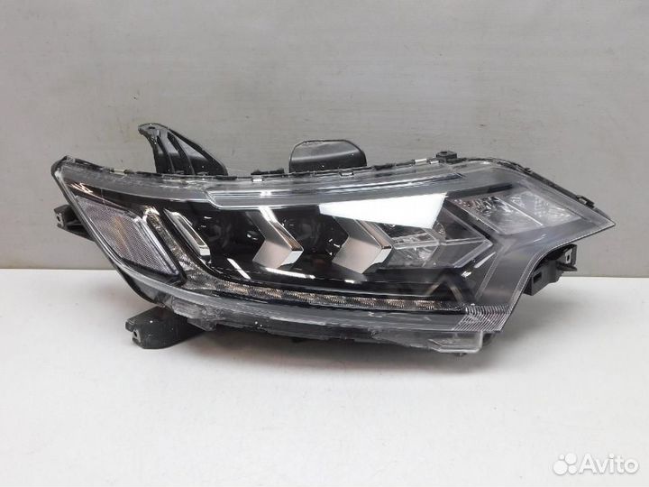 Фара правая Mitsubishi Outlander