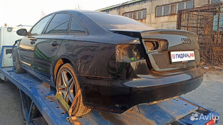 Кронштейн амортизатора нижний левый Audi A6 8K0413