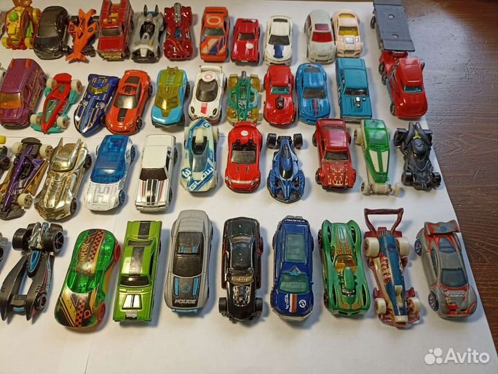 Продам машинки Hotwheels 60 штук