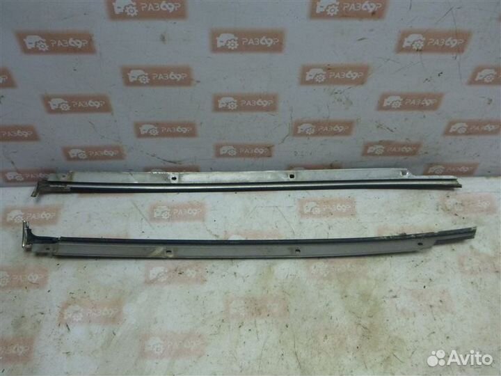 Молдинг лобового стекла Nissan Primera P10 GA16DE