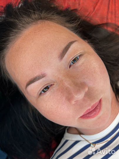 Перманентный макияж бровей