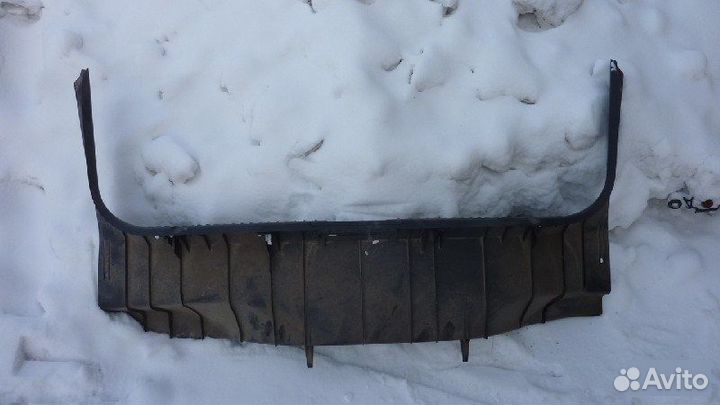 Накладка петли багажника задняя Mazda Axela bkep