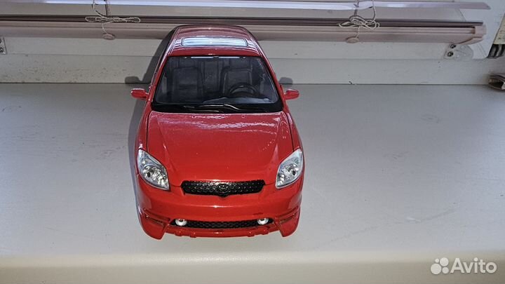 Модель Toyota Matrix 1:18