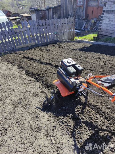 Вспашка земли мотоблоком