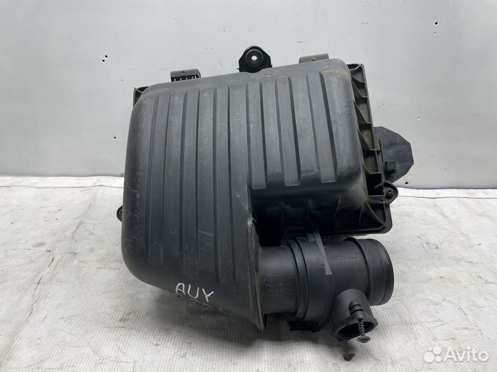 Корпус воздушного фильтра Volkswagen Sharan дефект