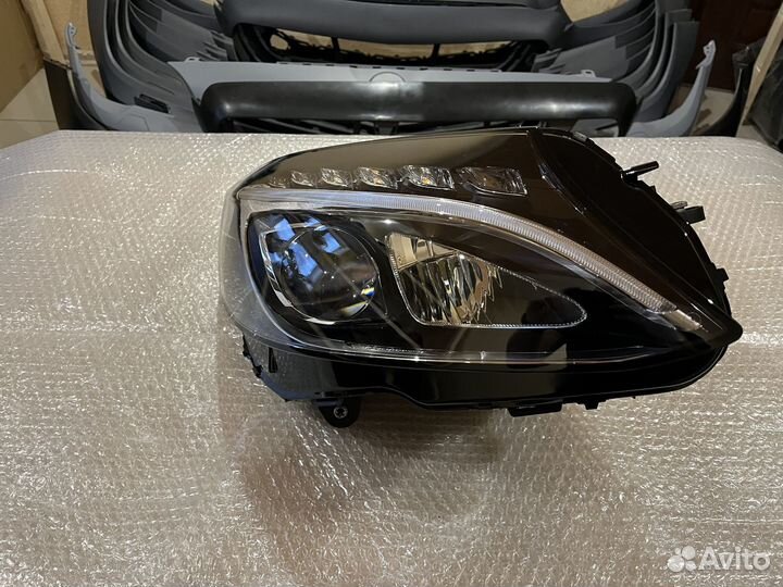 Правая передняя фара Mercedes W205 дорестайлинг