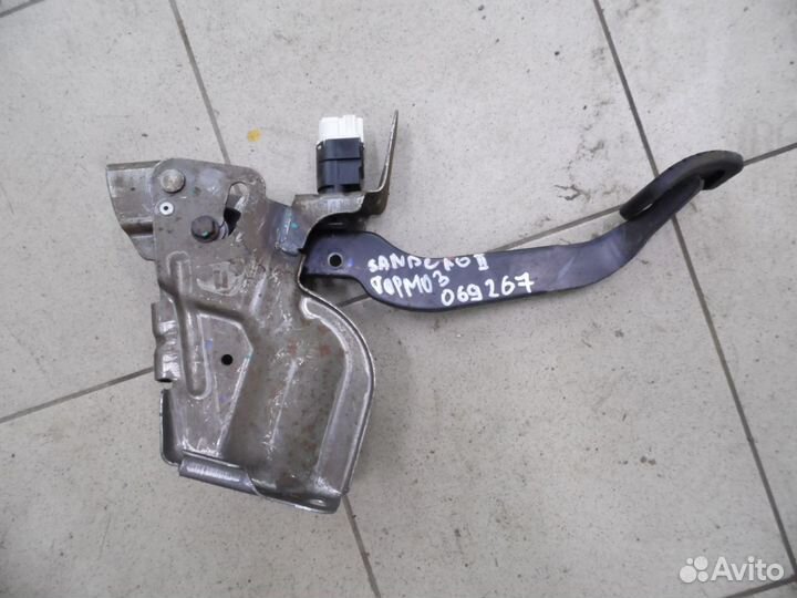 Педаль тормоза Renault Sandero 2014