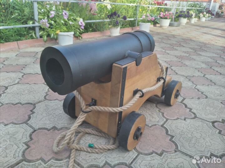 Декоративная корабельная пушка