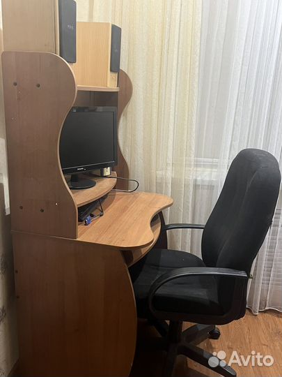 Компьютерный стол и стул